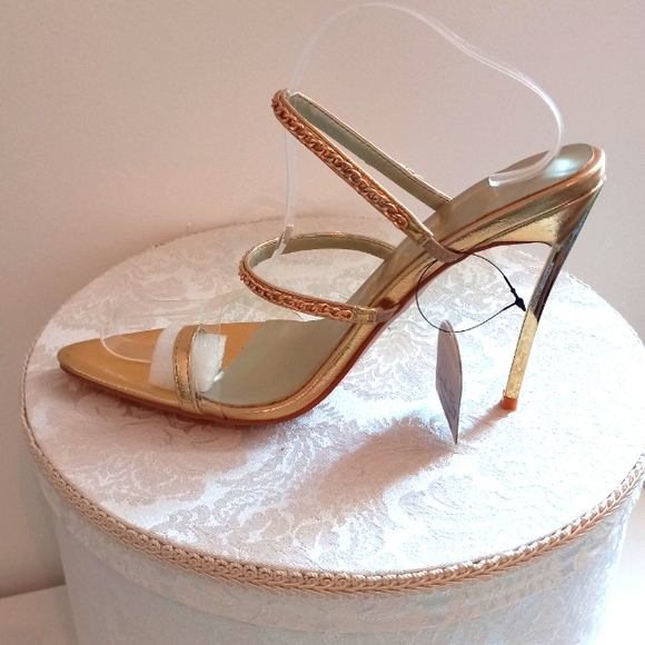 Ladies Gold Chain Link Heels - Picture 2 of 4